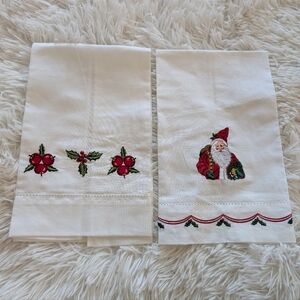 NEW Williamsburg Christmas Linen Set Santa And Poinsettia Holly